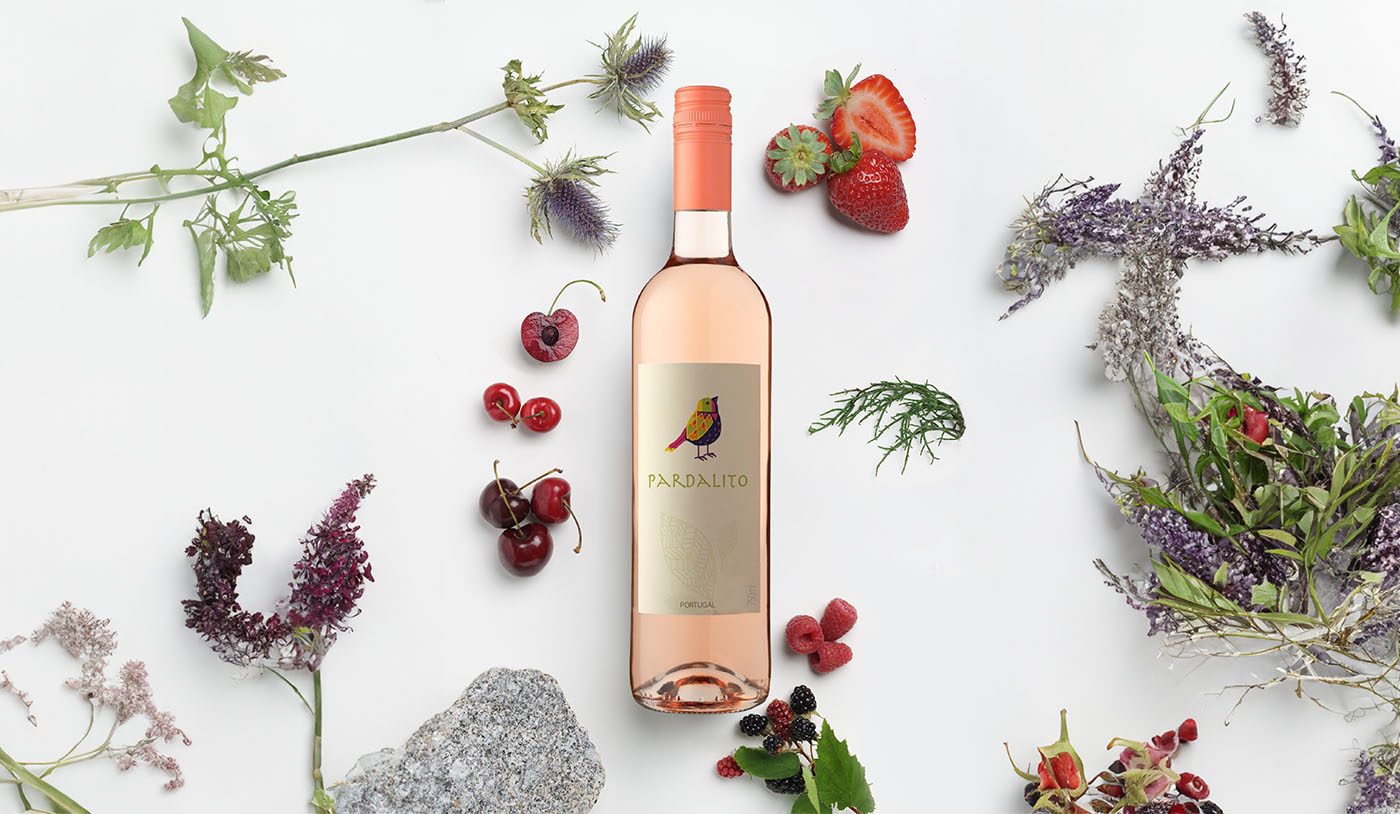 Chegam ao Brasil dois novos vinhos portugueses para os dias ensolarados